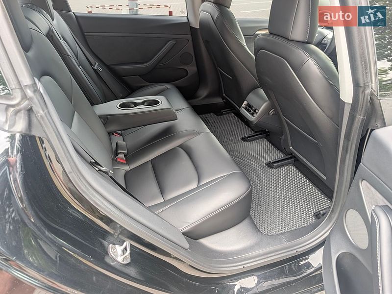 Седан Tesla Model 3 2021 в Коломые