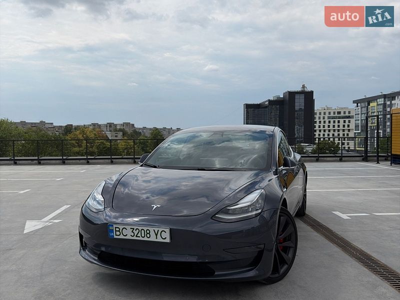 Седан Tesla Model 3 2019 в Львове