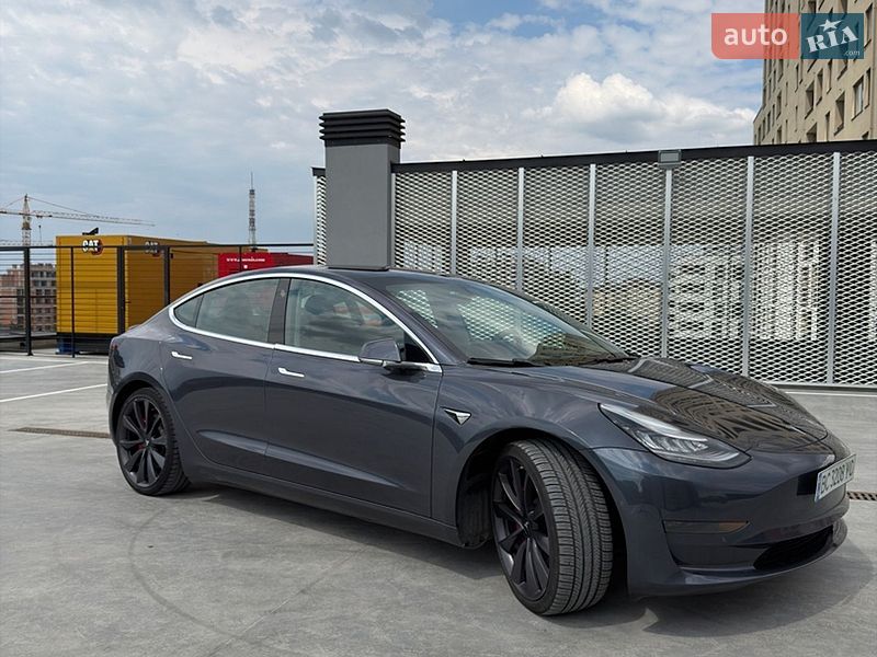 Седан Tesla Model 3 2019 в Львове