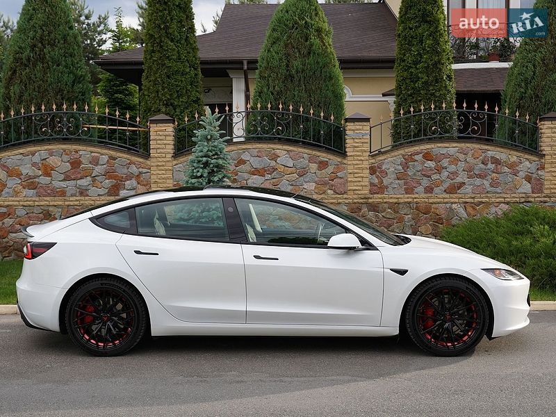 Седан Tesla Model 3 2024 в Києві
