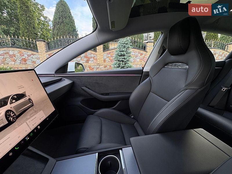 Седан Tesla Model 3 2024 в Києві