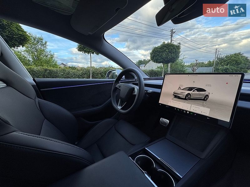 Седан Tesla Model 3 2024 в Києві