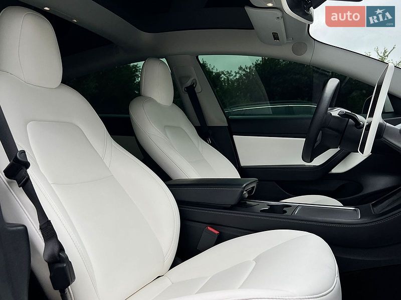 Седан Tesla Model 3 2021 в Ивано-Франковске