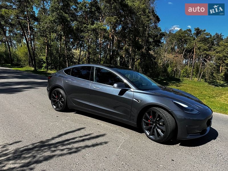Седан Tesla Model 3 2019 в Луцке