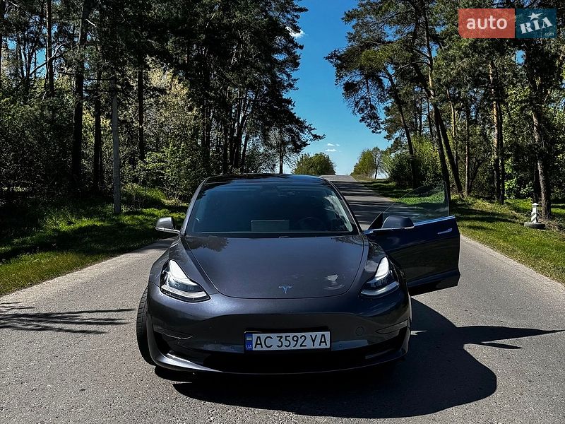 Седан Tesla Model 3 2019 в Луцке