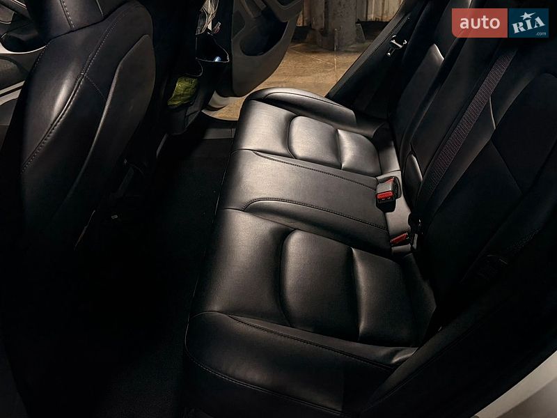 Седан Tesla Model 3 2020 в Виннице