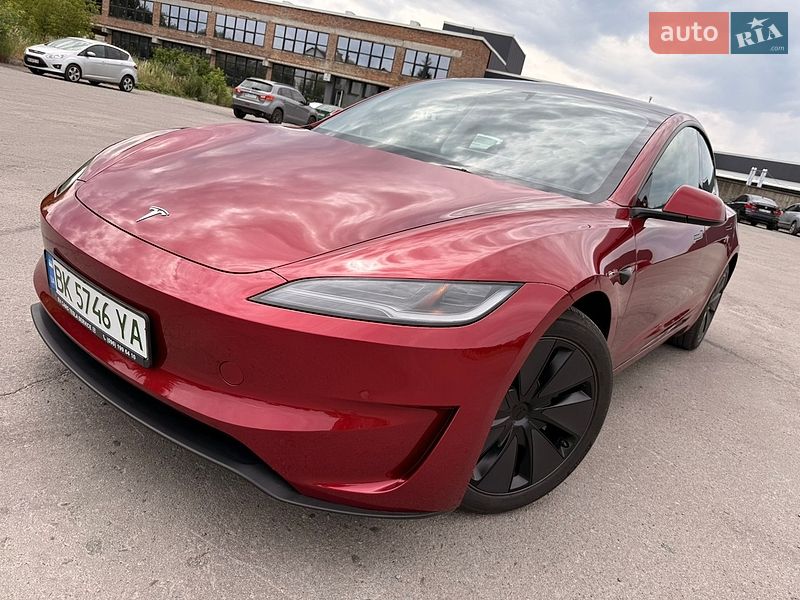 Tesla Model 3, фото з оголошення