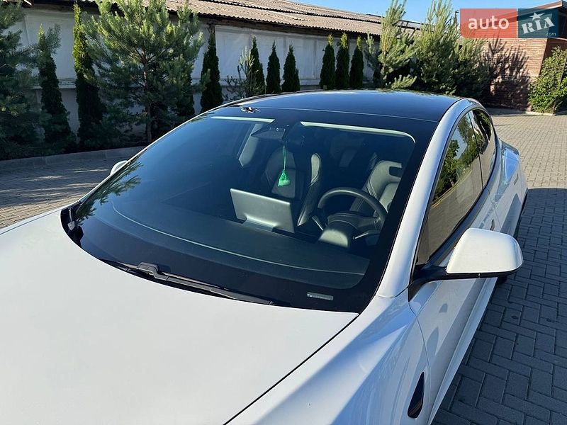 Седан Tesla Model 3 2021 в Золочеве