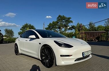 Седан Tesla Model 3 2021 в Золочеве