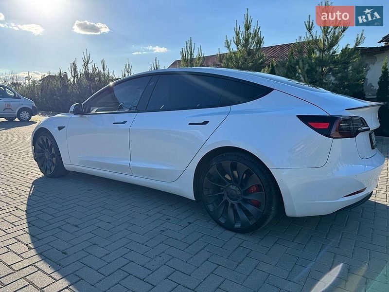 Седан Tesla Model 3 2021 в Золочеве