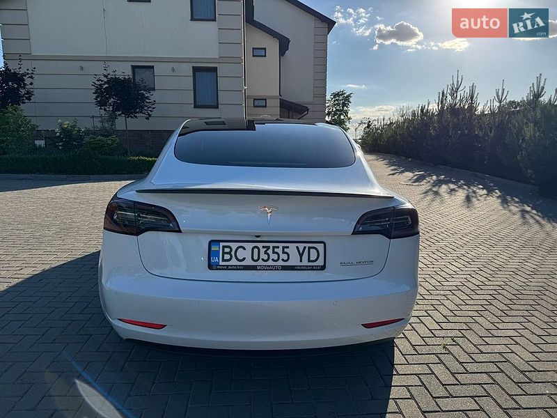 Седан Tesla Model 3 2021 в Золочеве