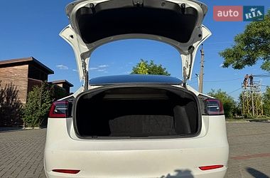 Седан Tesla Model 3 2021 в Золочеве