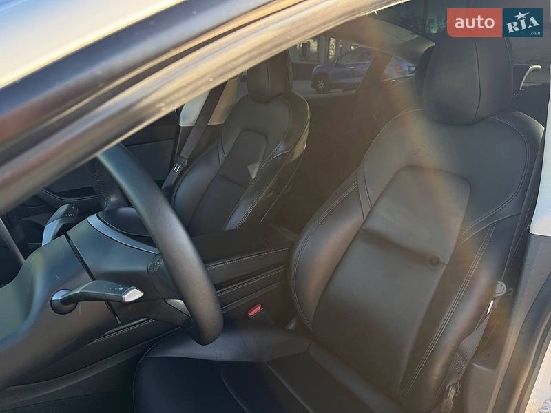 Седан Tesla Model 3 2021 в Золочеве