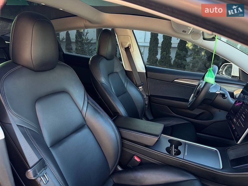 Седан Tesla Model 3 2021 в Золочеве