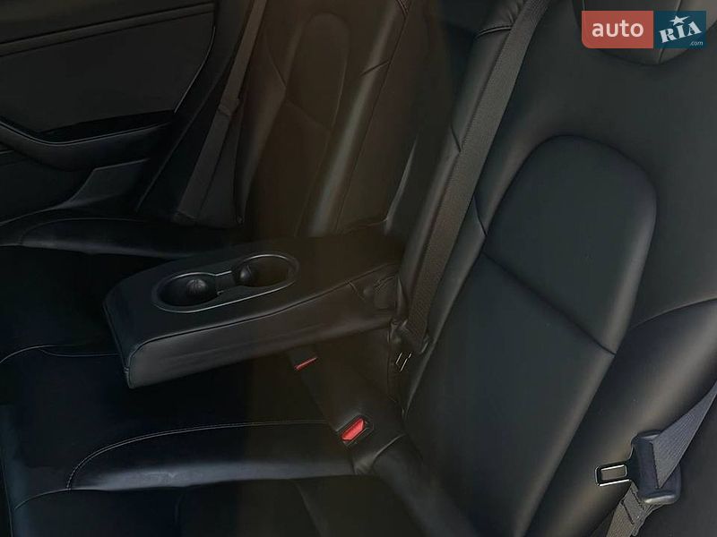 Седан Tesla Model 3 2021 в Золочеве