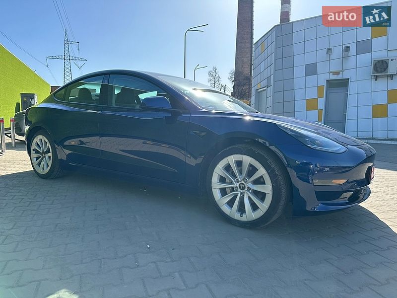 Седан Tesla Model 3 2022 в Києві