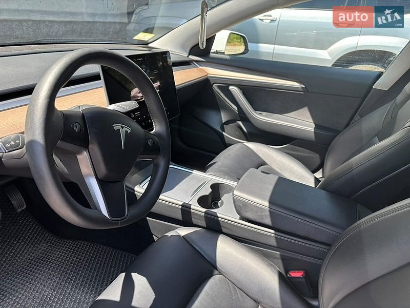 Седан Tesla Model 3 2022 в Знаменке