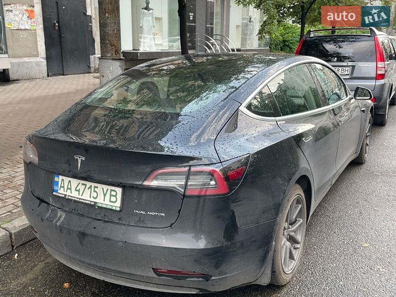 Седан Tesla Model 3 2018 в Києві