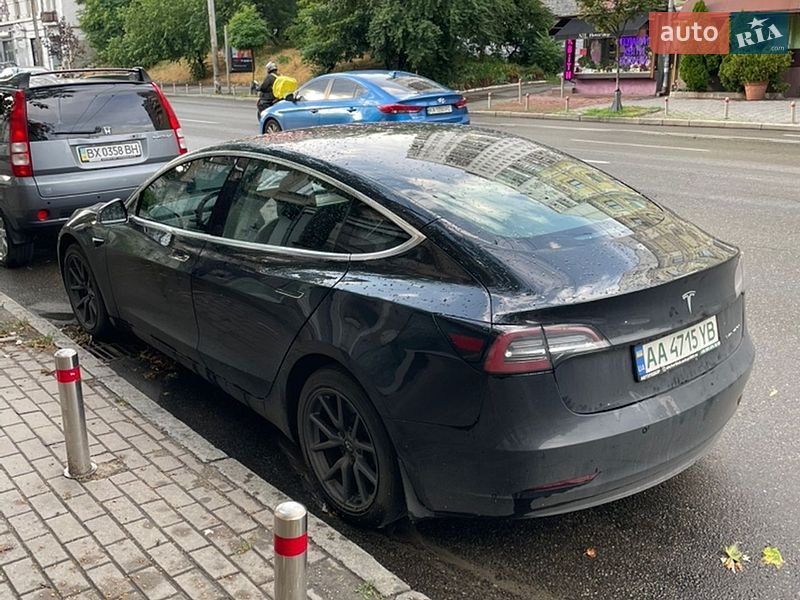 Седан Tesla Model 3 2018 в Києві