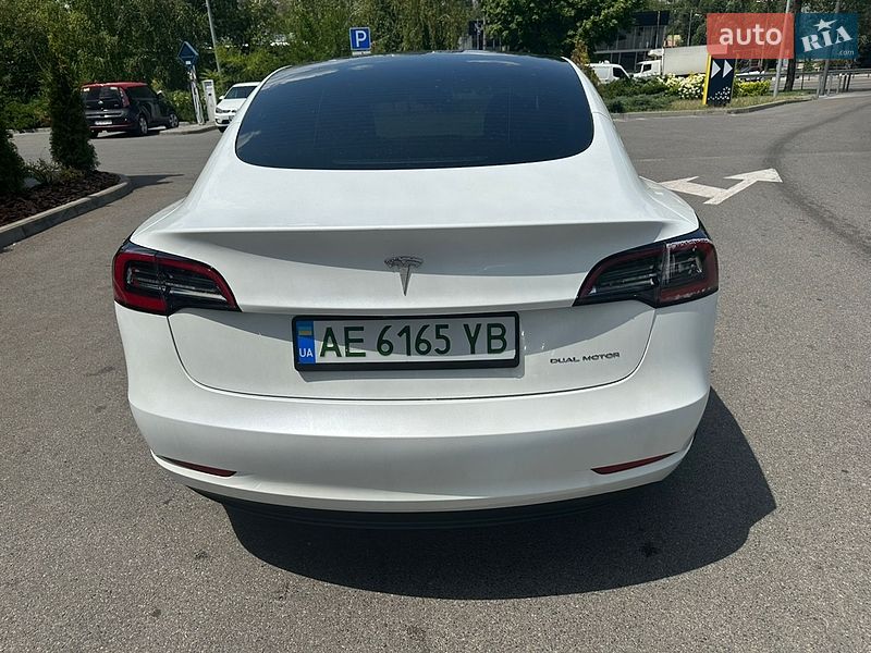 Седан Tesla Model 3 2022 в Днепре