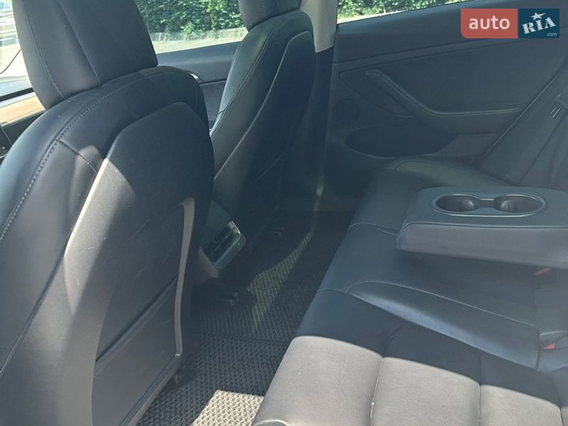 Седан Tesla Model 3 2022 в Днепре