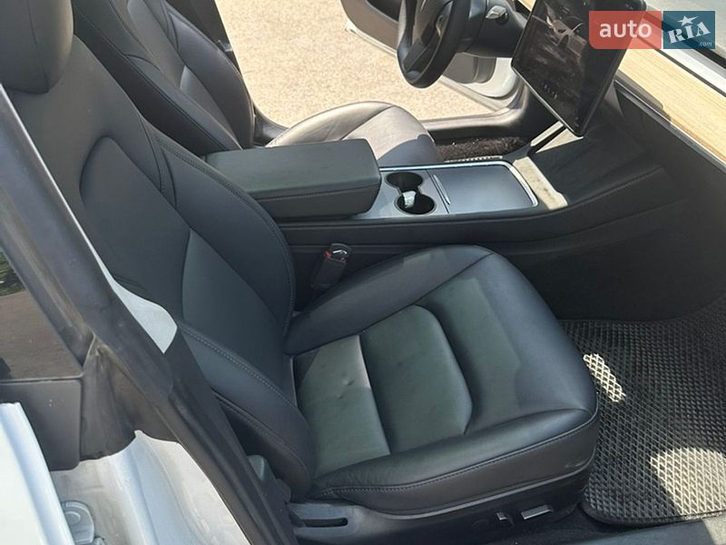 Седан Tesla Model 3 2022 в Днепре