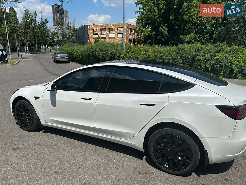 Седан Tesla Model 3 2022 в Днепре