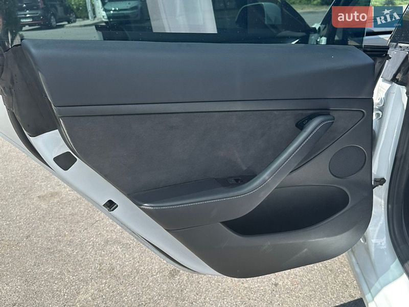 Седан Tesla Model 3 2022 в Днепре