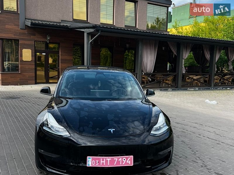 Седан Tesla Model 3 2019 в Рівному