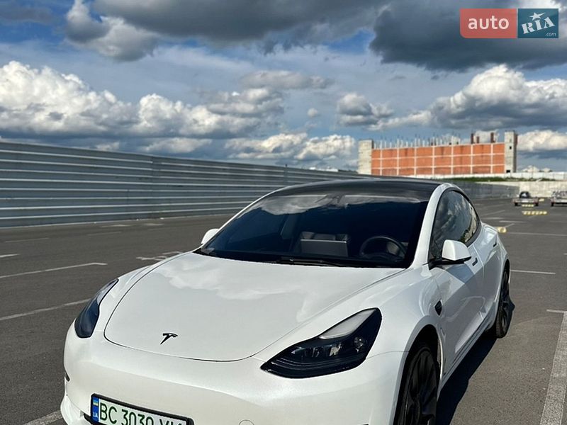 Седан Tesla Model 3 2021 в Львові