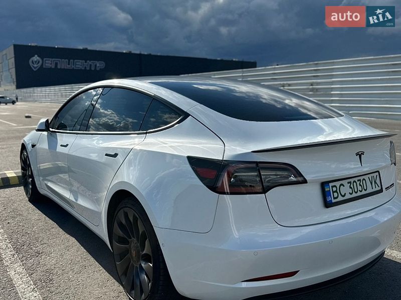 Седан Tesla Model 3 2021 в Львове