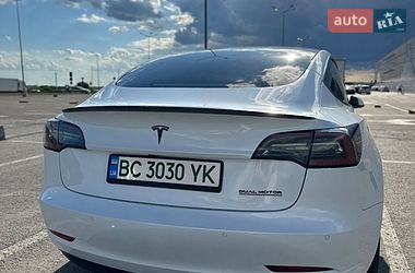Седан Tesla Model 3 2021 в Львові