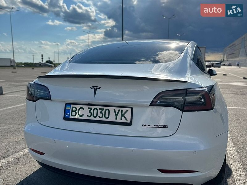 Седан Tesla Model 3 2021 в Львові