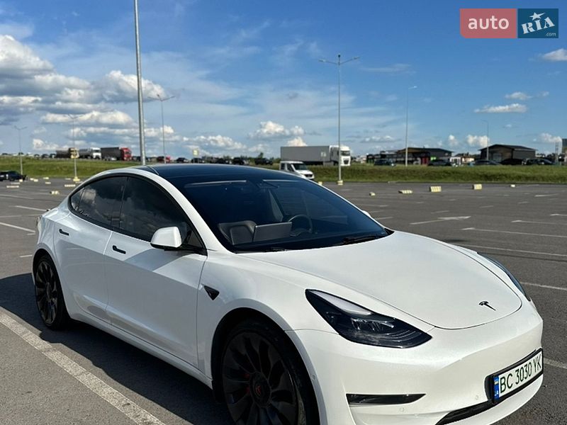 Седан Tesla Model 3 2021 в Львові