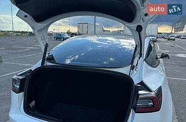 Седан Tesla Model 3 2021 в Львові