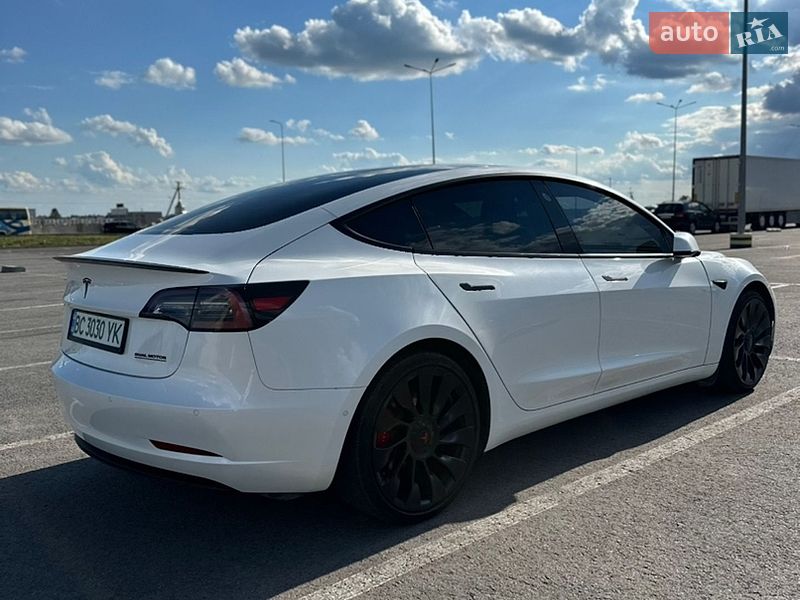 Седан Tesla Model 3 2021 в Львове