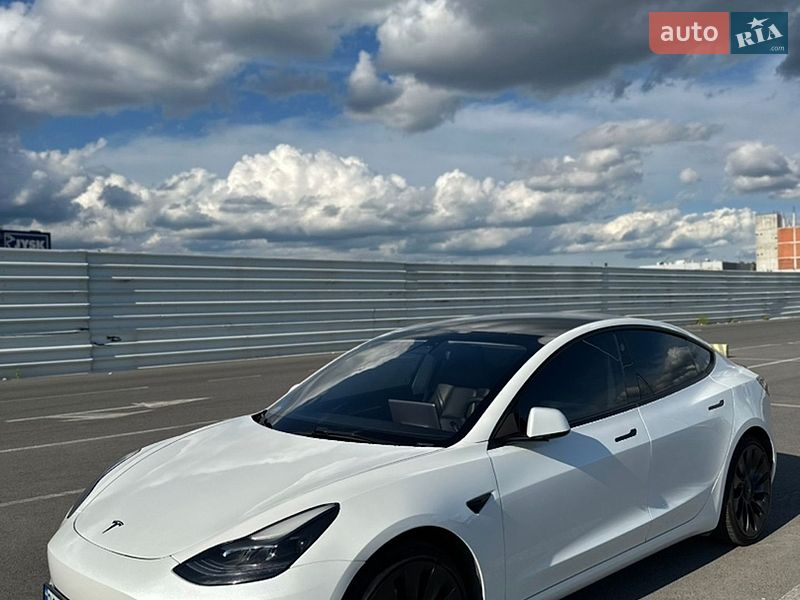 Седан Tesla Model 3 2021 в Львові