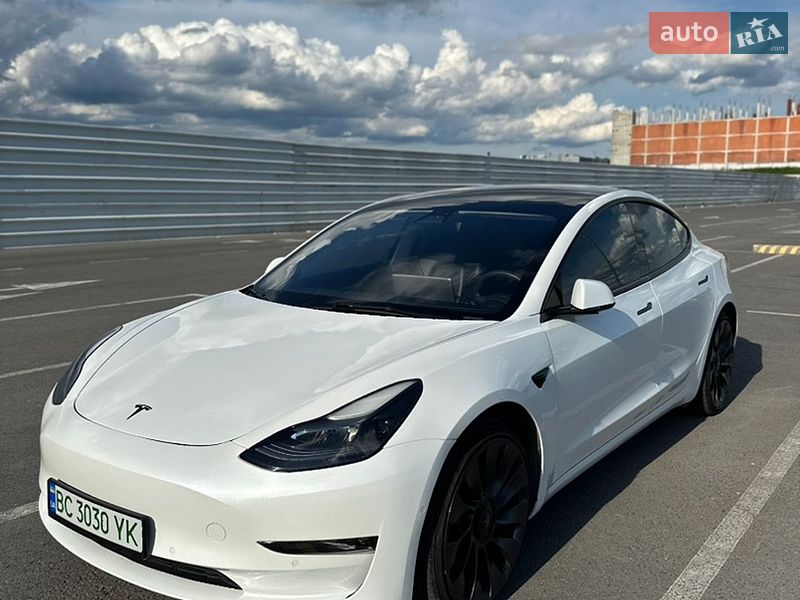 Седан Tesla Model 3 2021 в Львові