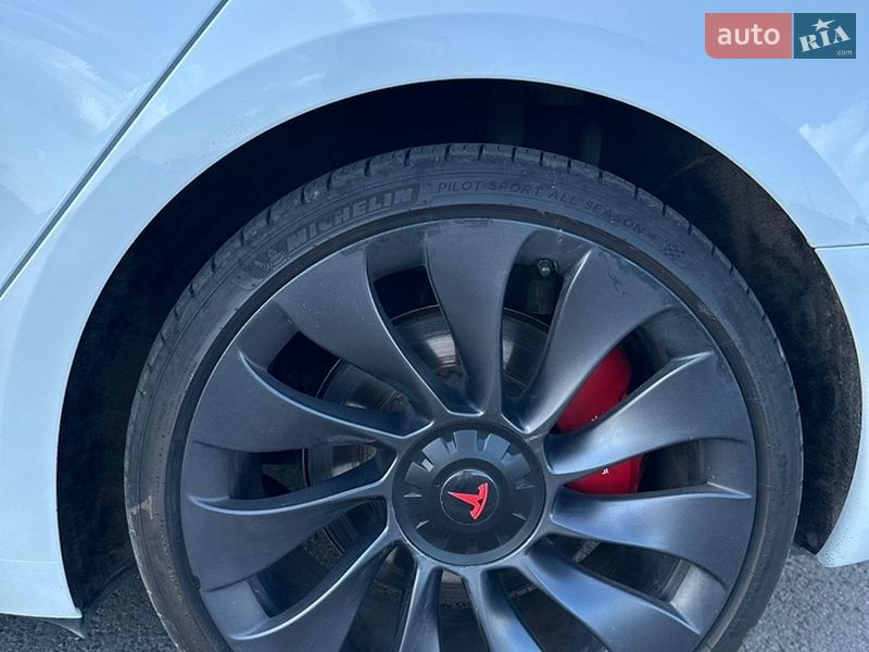 Седан Tesla Model 3 2021 в Львові
