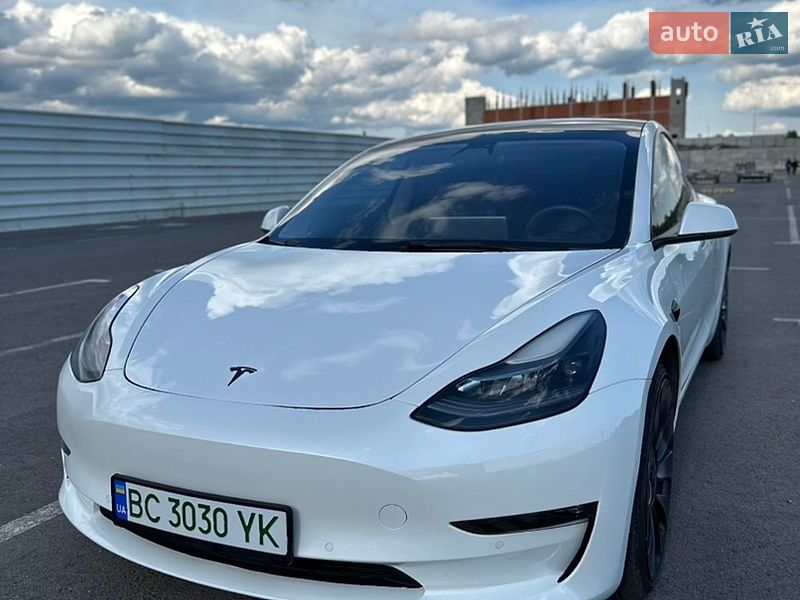 Седан Tesla Model 3 2021 в Львові