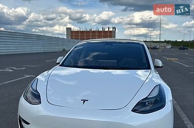 Седан Tesla Model 3 2021 в Львові