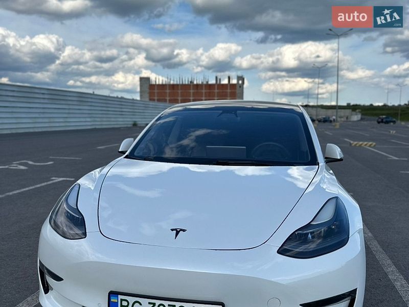 Седан Tesla Model 3 2021 в Львові