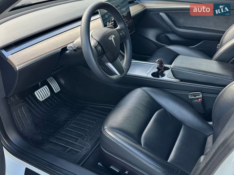 Седан Tesla Model 3 2021 в Львові