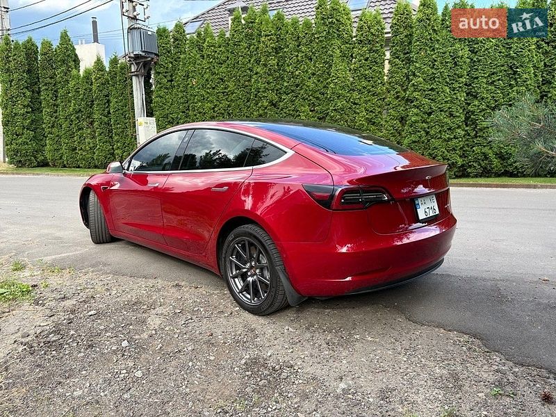 Седан Tesla Model 3 2018 в Києві