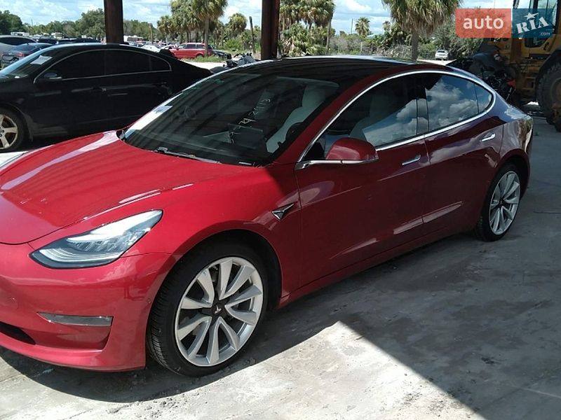 Седан Tesla Model 3 2018 в Львове