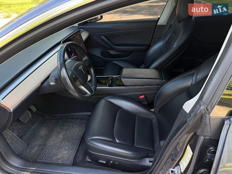 Седан Tesla Model 3 2018 в Харкові
