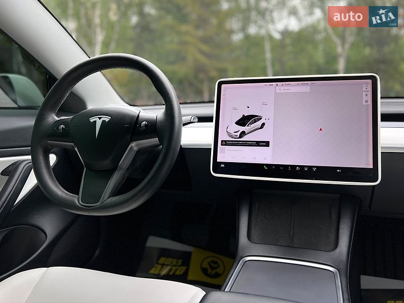 Седан Tesla Model 3 2021 в Львове