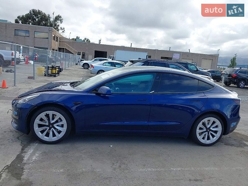 Седан Tesla Model 3 2021 в Черкасах