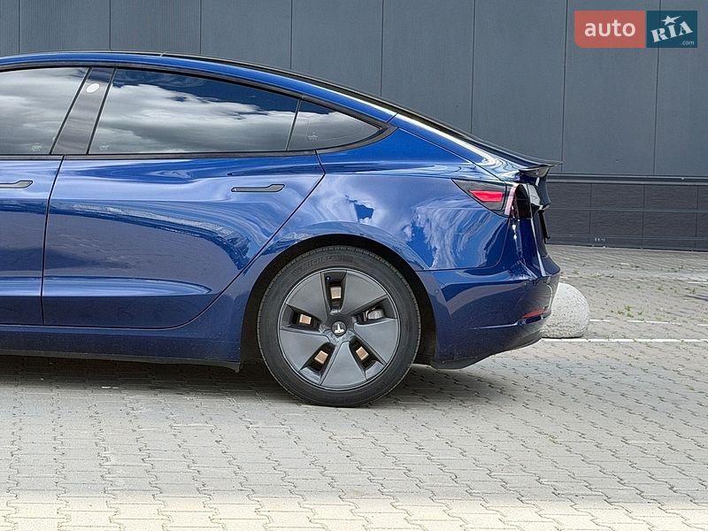 Седан Tesla Model 3 2021 в Киеве
