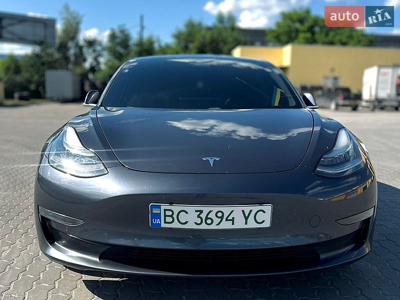 Tesla Model 3 2020